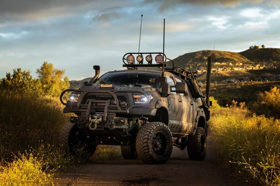  Toyota Tundra CrewMax 4x4 Zombie Apocalypse 2013 года  (фото 38 из 461)